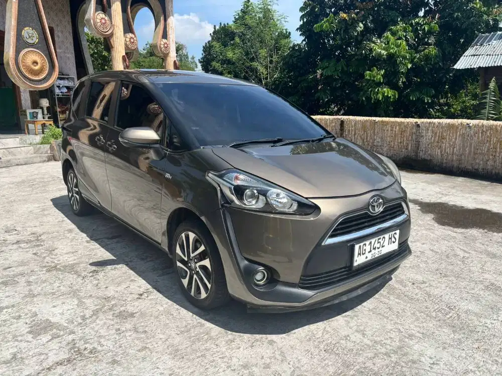 Toyota sienta 1.5 V 2017 plat AG Saipul mobil bekas sekoto kediri