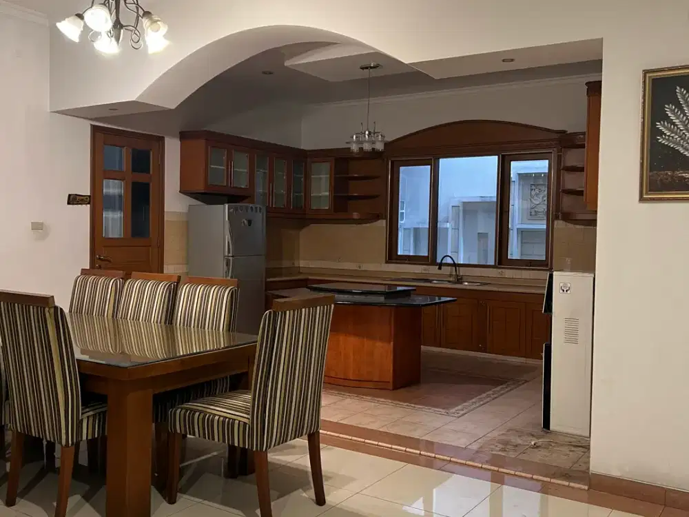 Rumah sewa hoek sunter uk 17x25 m2 Dalam komplek siap huni 4 kmr tdr bagus