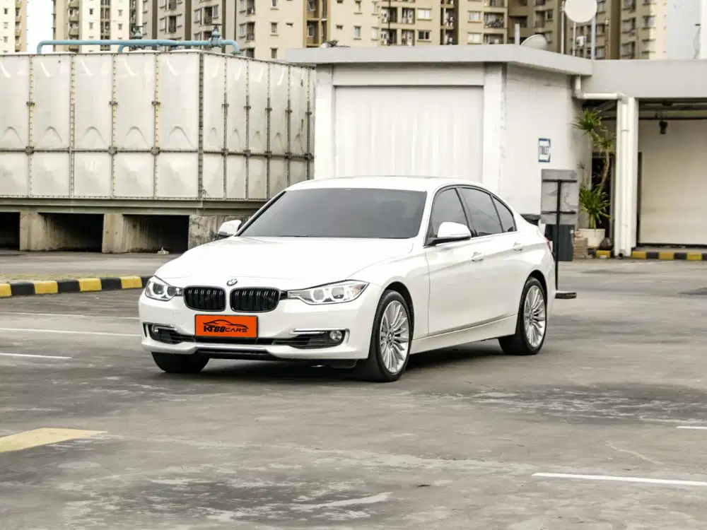 Bmw 320i Luxury 2.0 AT 2013
