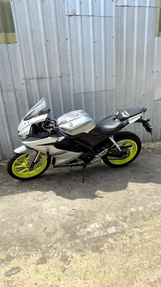 YAMAHA R15 2021