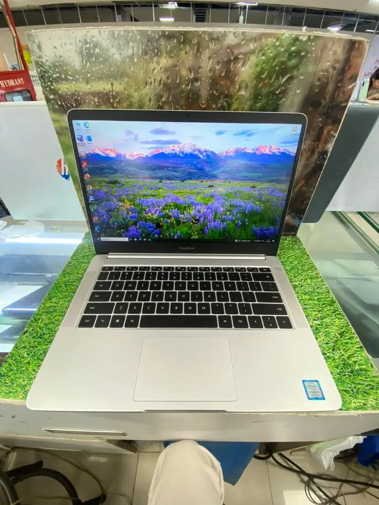 Magic book honor/huawei core i7 gen 8 nvdia geforce MX150 VG 2Gb