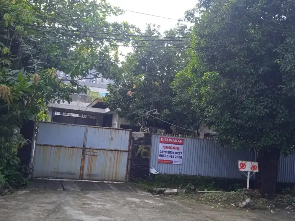 Disewakan Rumah Lama Pusat kota Jl. Mawar, Daerah strategis belakang gereja GMS Dekat Tunjungan Plaza, Jayanata kosmetik, resto -kuliner