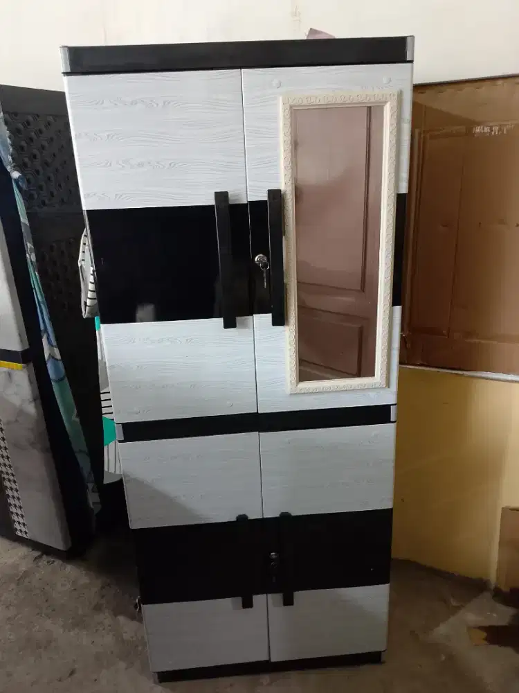 Lemari Plastik 4pintu Kaca