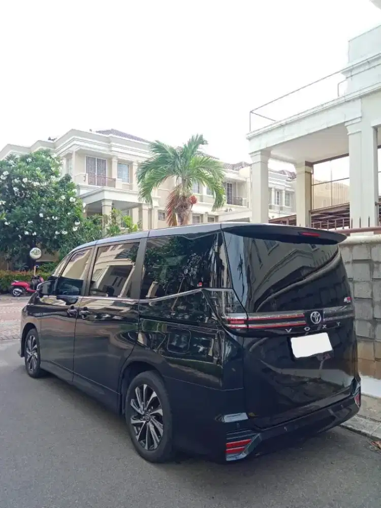 Voxy New Low Km & price