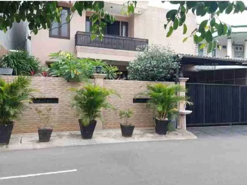 Dijual Rumah 2 lt di Pejaten Barat lt 298 m2 lb  +/- 400 m2 ada 5 kt 6 km SHM ada private swimming pool, survei yuk! Nego