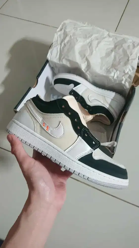 Nike air Jordan low white emerald