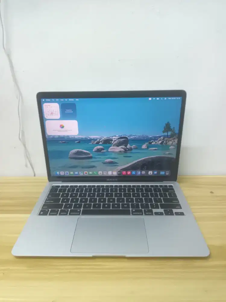 MacBook Air 2020. Chip m1. Ram 8gb. Ssd 256gb. Ex intern