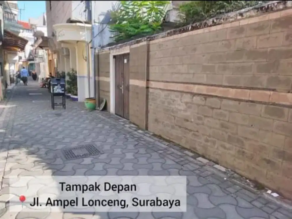 RUMAH DI SAMPING WISATA RELIGI SUNAN AMPEL SURABAY