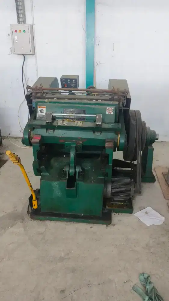 Mesin pon Pond plong ukuran 72*52