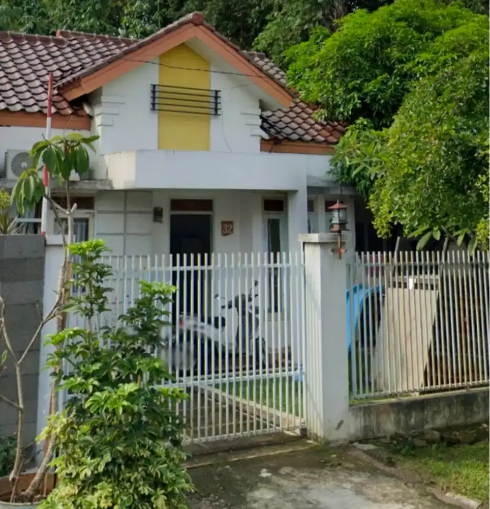 Asisten Rumah Tangga Menginap Wanita