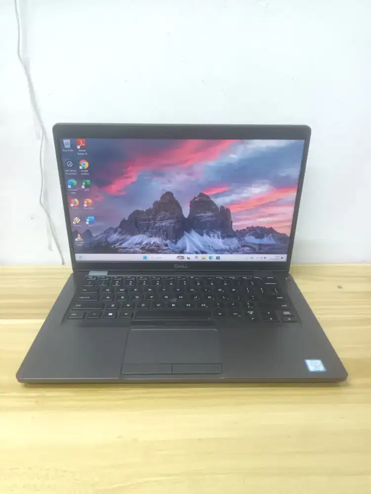 Dell Latitude 5400. Core i5-8365u. Ram 8gb. Ssd 256gb