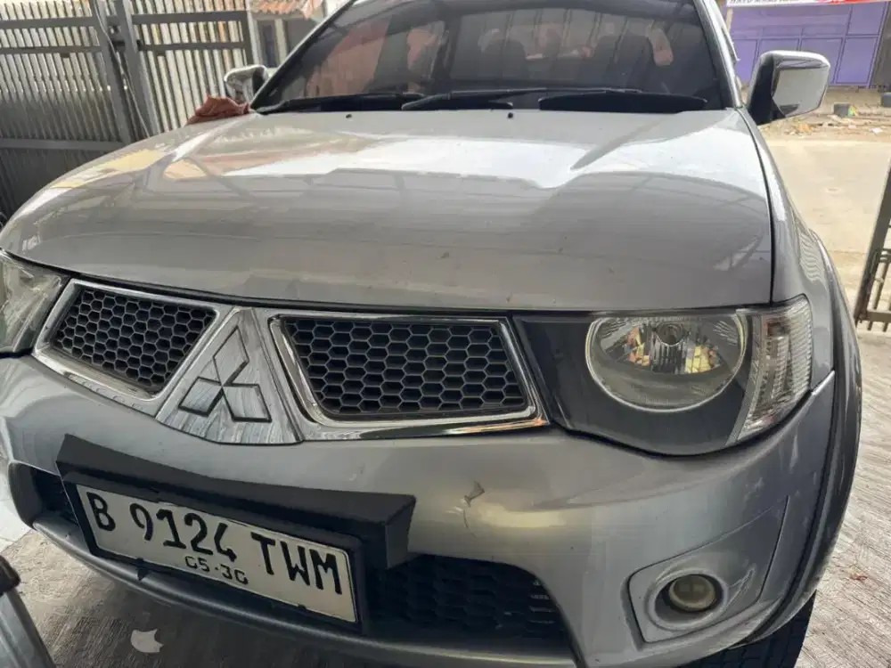 Strada Triton cr 2.5a GLS 4x4 tahun 2013 manual