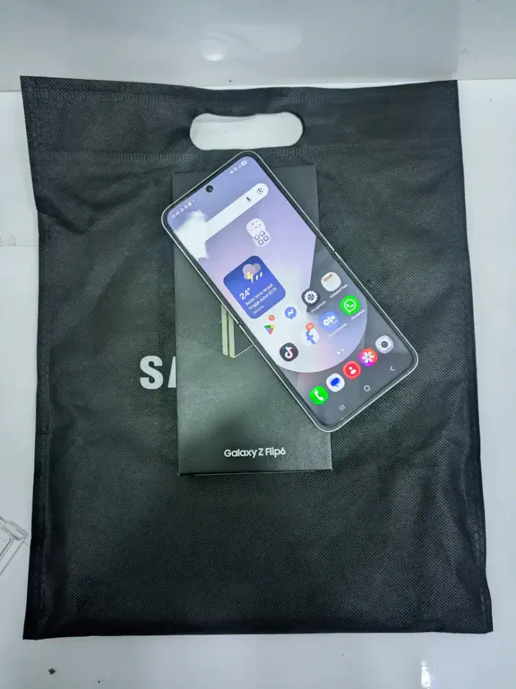 Samsung Galaxy Z Flip6 FullSet 12/256 Mulus Like New resmi SIEN