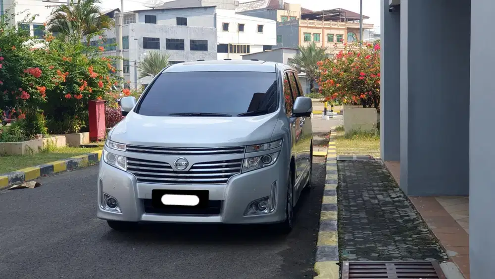 Nissan elgrand hws 2013 silver