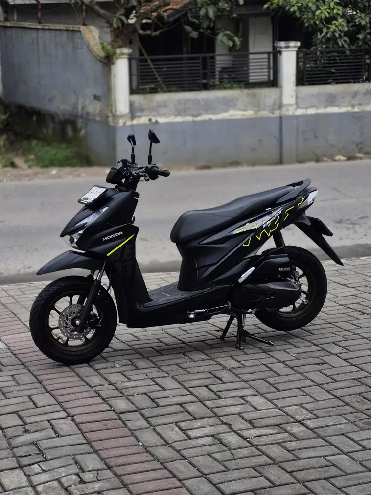 HONDA NEW BEAT STREET 2024 KM 13RB ASLI