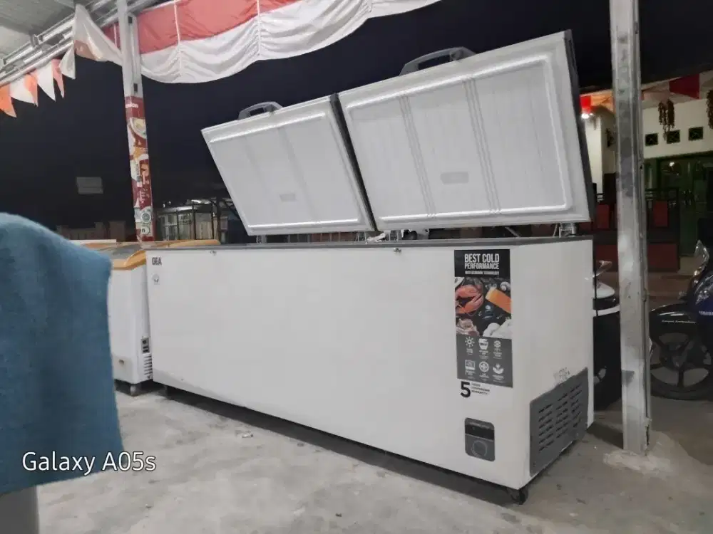 Freezer dan showcase