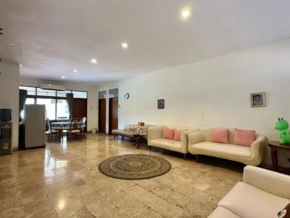 Dijual Rumah Hitung Tanah Dengan Row Jalan 2 Mobil Daerah Pancoran