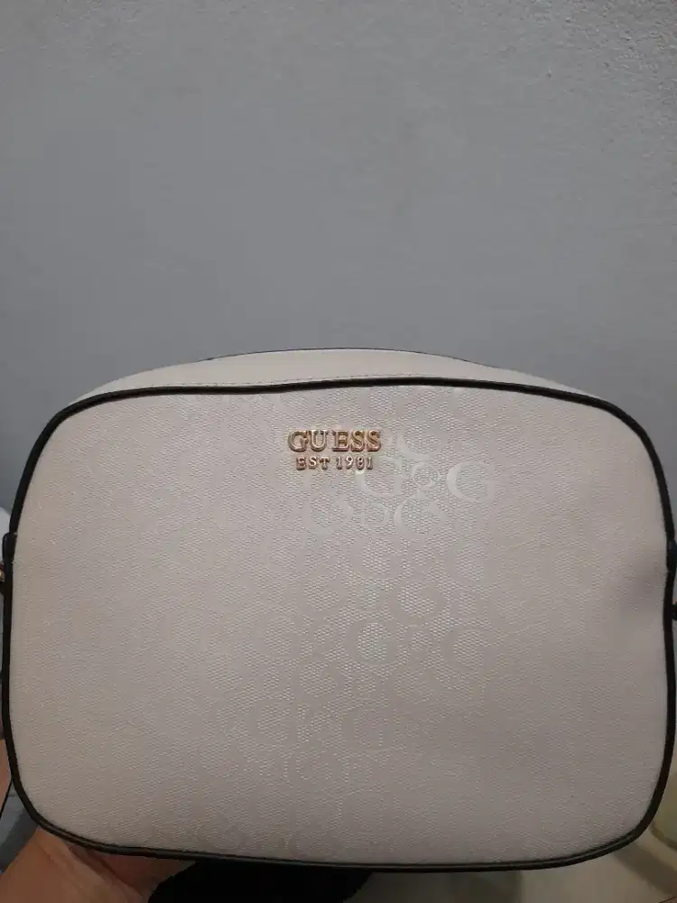 Sling bag guess