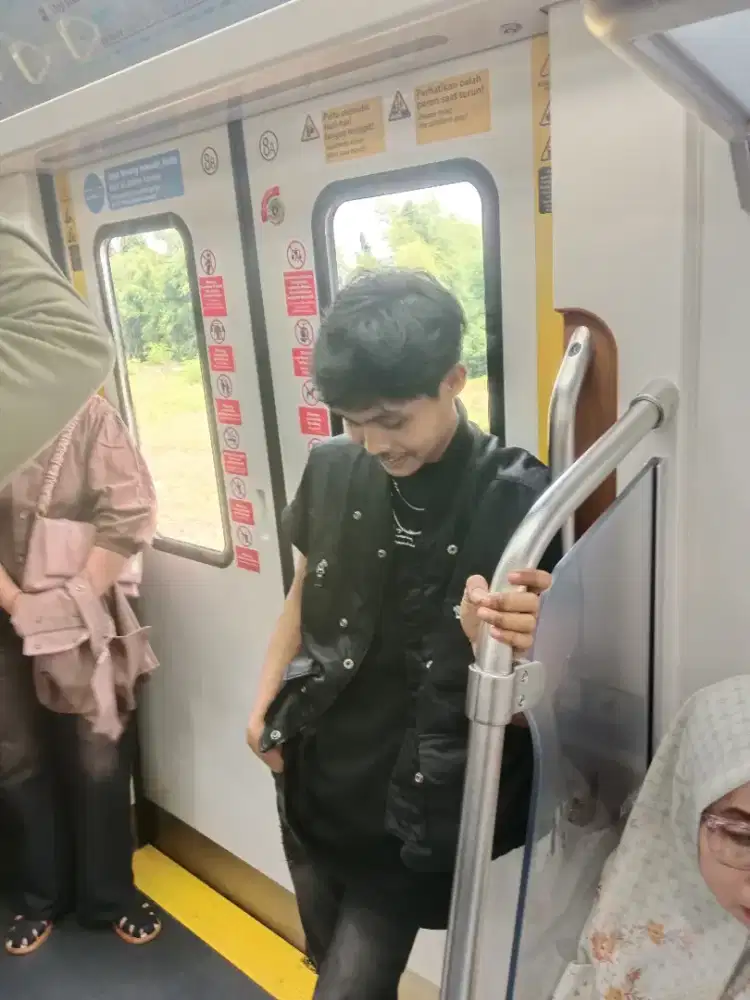 Cari kerja kak LG butuh banget perantauan soalnya