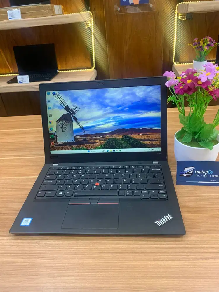 LENOVO THINKPAD CORE I5 RAM 8/256 INTEL UHD GRAPHIC 620 SECOND BEKAS