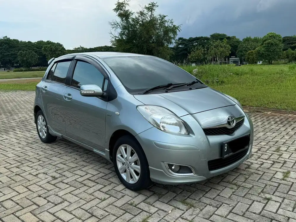 Km 50rb Toyota Yaris E 2011 at CASH tangan pertama