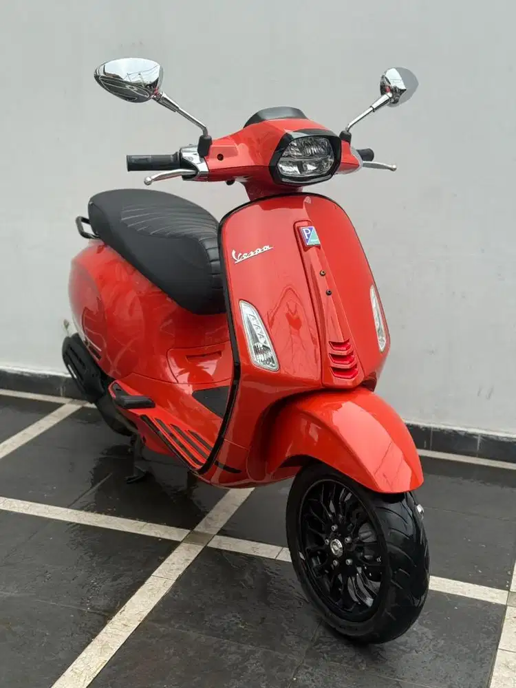 Vespa Sprint S 2023 (km 9rb)