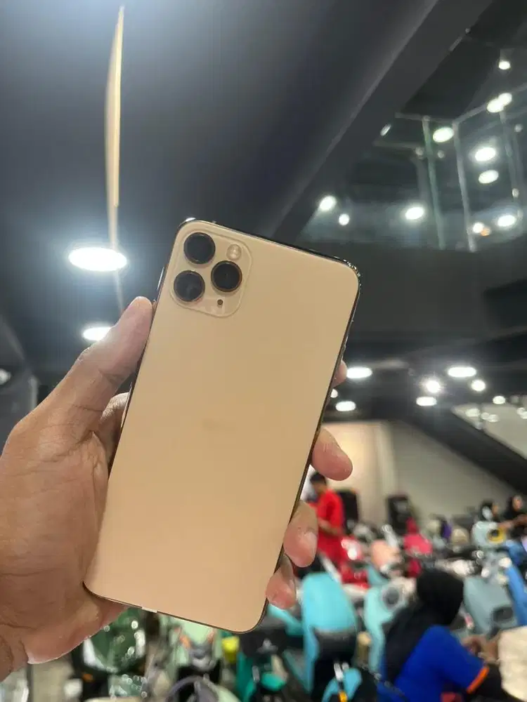 iphone 11 pro max gold