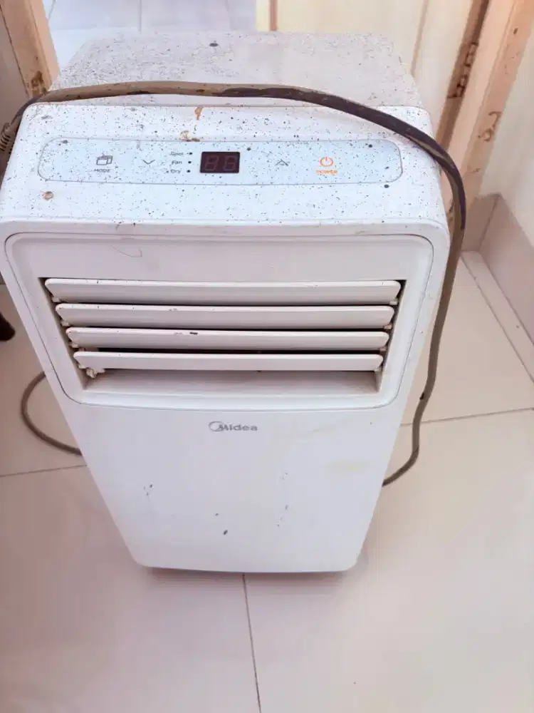 AC portable 1/2 Pk masih bagus baru 6 bulan pakai