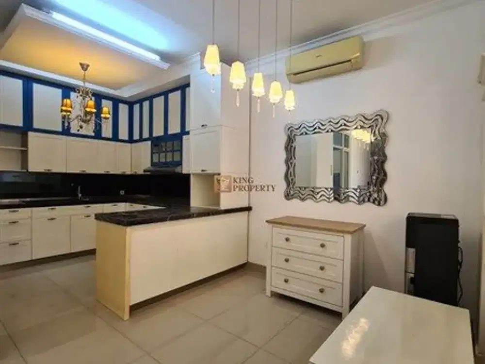 Desain modern  , Bebas banjir, lingkungan asri & tenang Disewakan Rumah 2 lantai di Perumahan Puri Mansion Lokasi Strategis