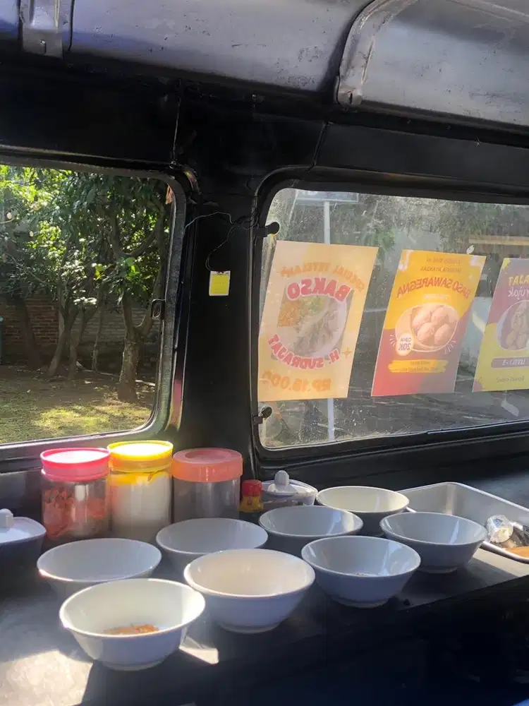 Karyawan baso foodtruck