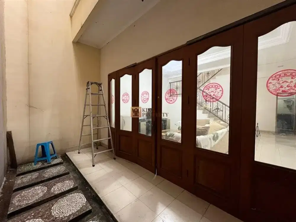 Disewakan Rumah 2 lantai Siap huni area komplek perumahan aman dan nyaman di  lokasi yang strategis