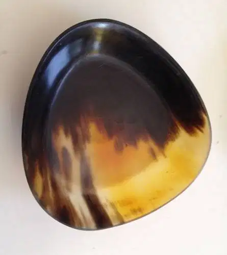 Piring Unik dari Tanduk