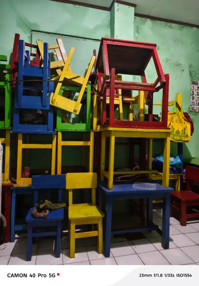 Bangku dan meja belajar anak