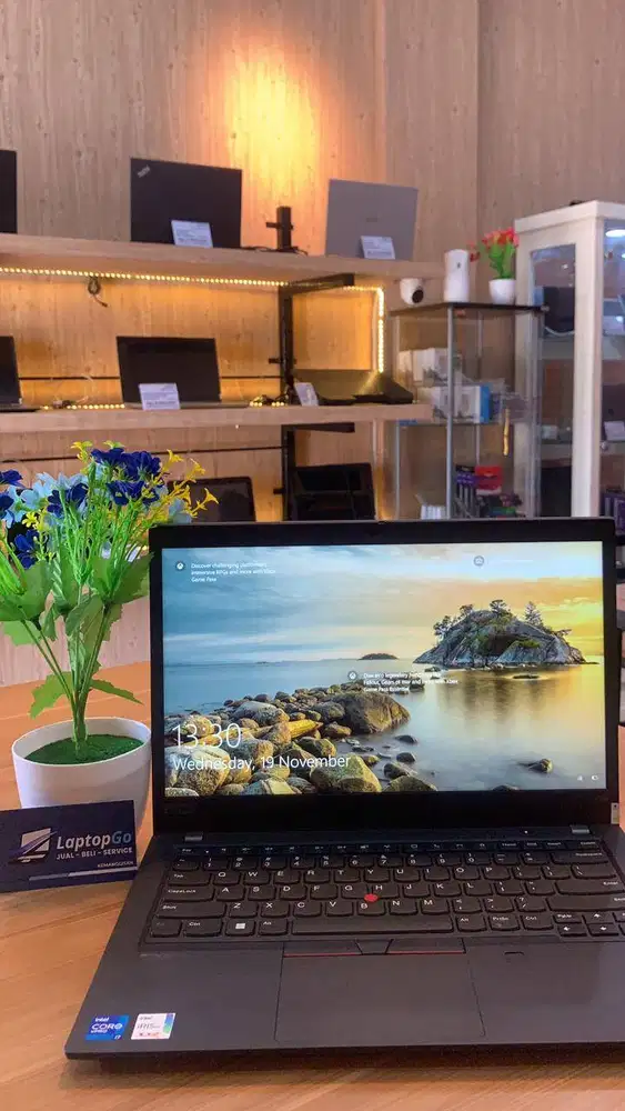 LENOVO CORE I7 RAM 16/256GBSSD GRAPHIC NVIDIA MX450 SECOND BEKAS