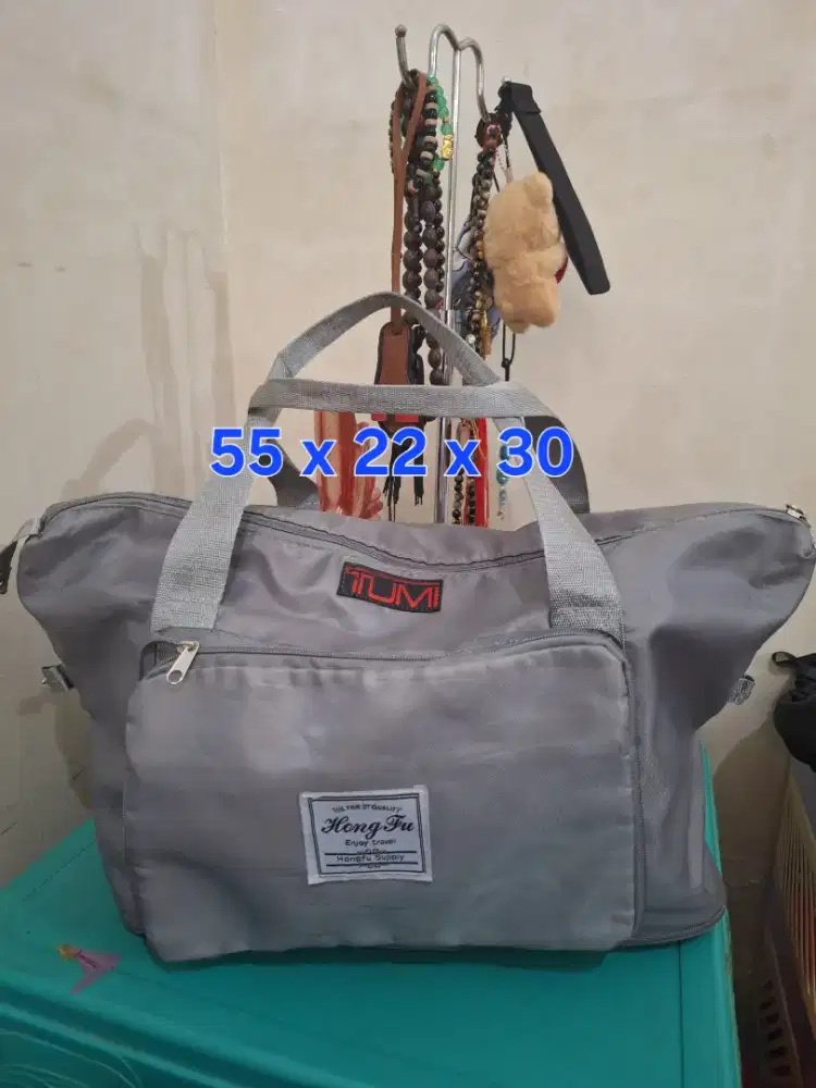 Tas branded 
Tumi uk 55 x 22 x 30 
Limited edition 
Barang terawat 
Pe