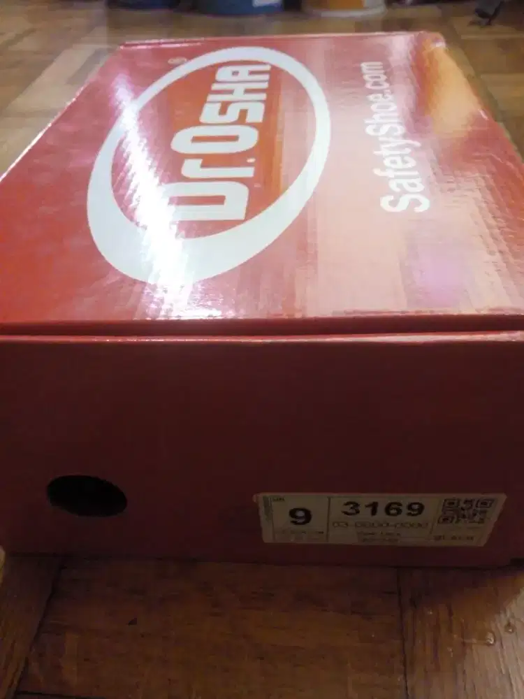 Sepatu safety Dr. Osha