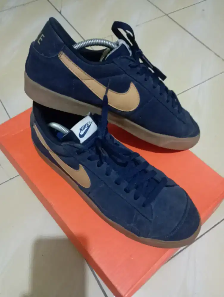 Edisi jual sepatu bekas seperti baru