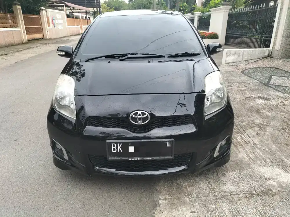 Toyota Yaris E AT Matic Hitam 2012