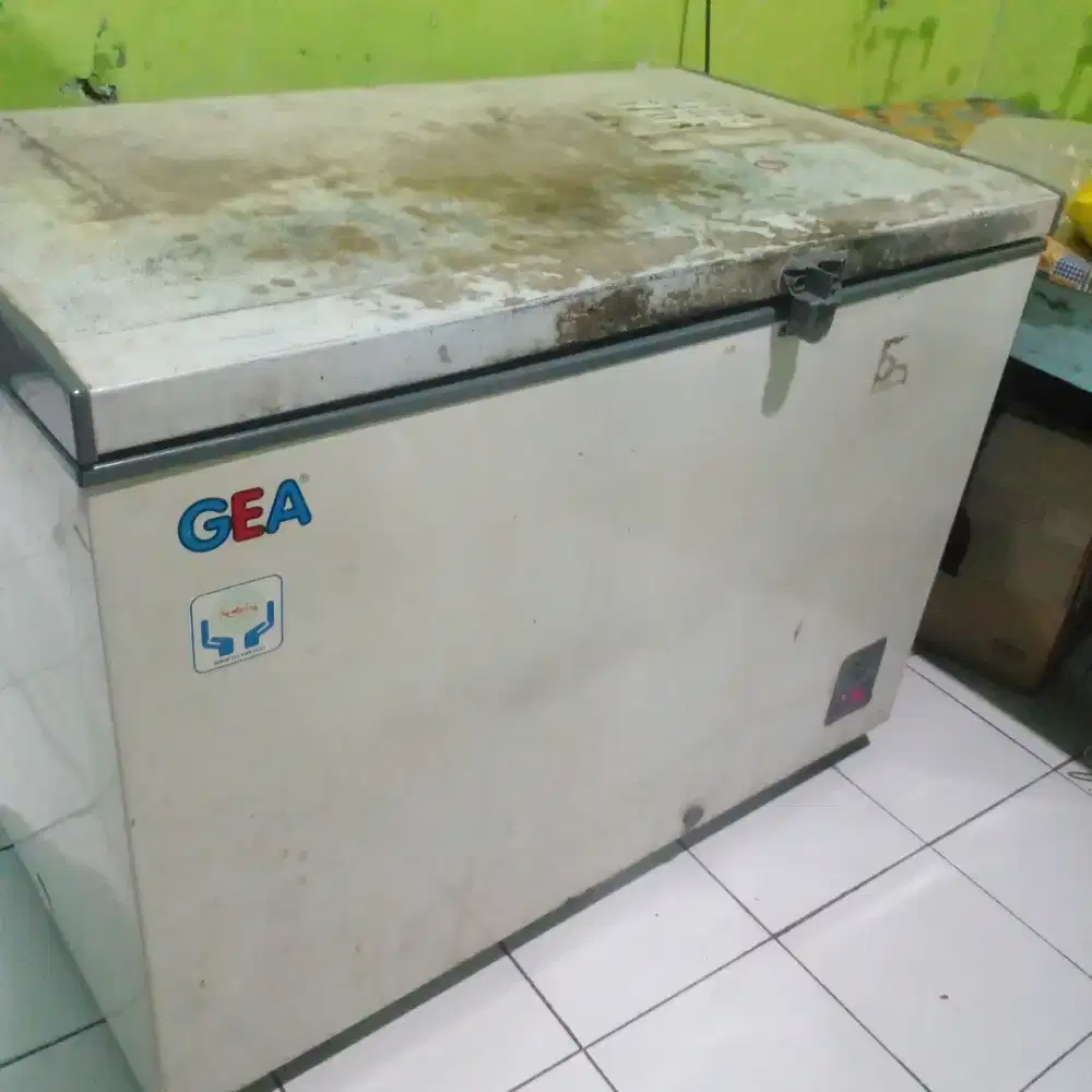 Jual frezer merk gea ukuran 330lt