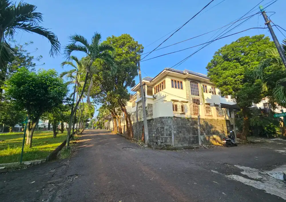 Rumah Hook Depan Taman