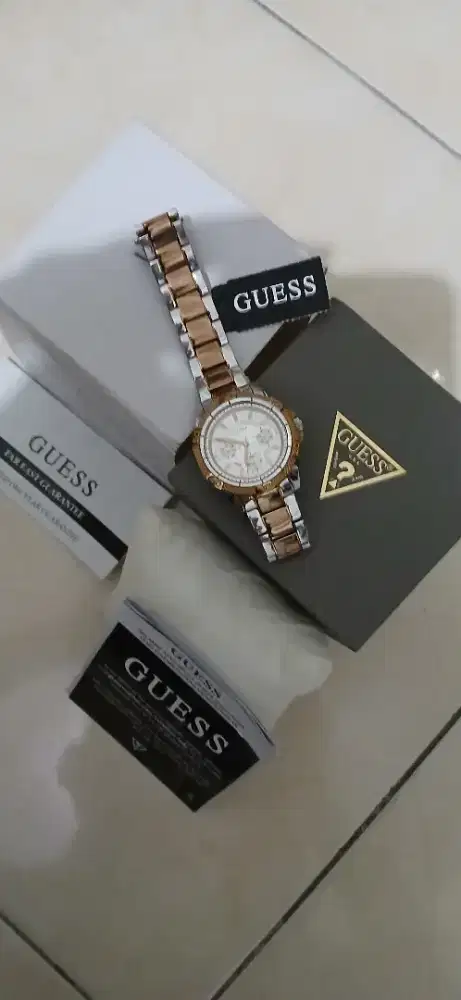 Jam Guess, Original, Mulus, Berfungsi Normal, lengkap Box, Buku dll
