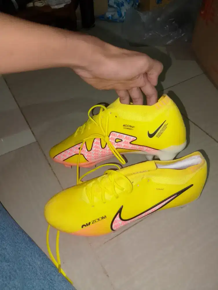 Sepatu bola Nike size 44
