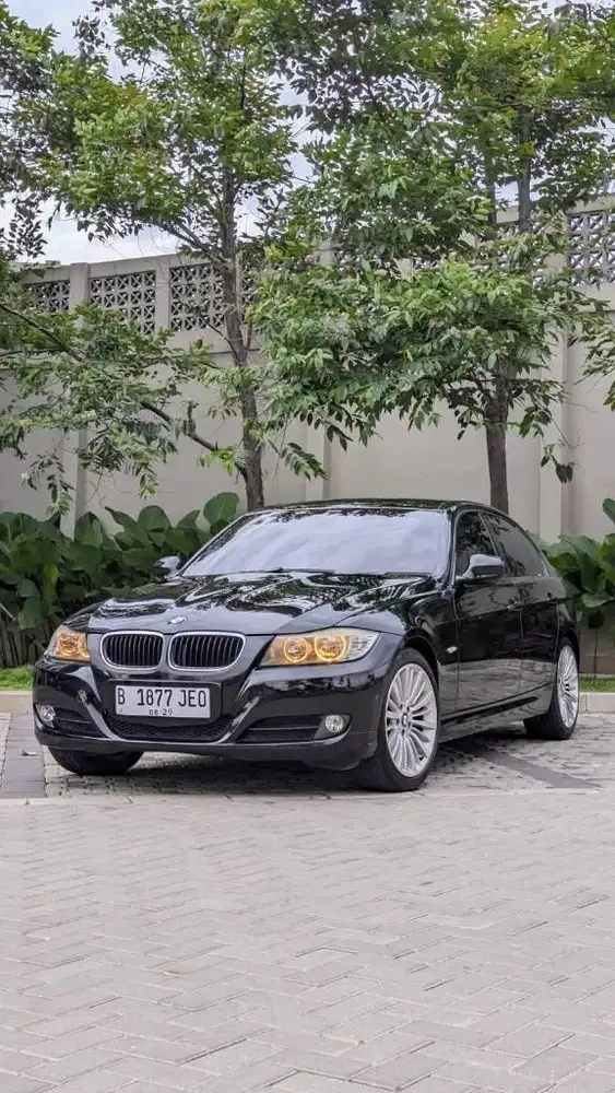 BMW E90 320i LCI EXCLUSIVE  ISTIMEWA & TERAWAT