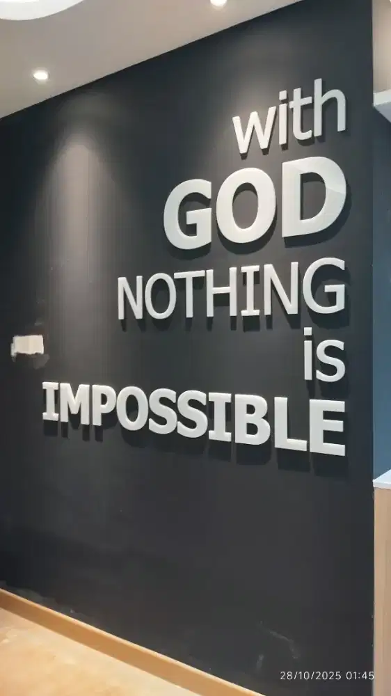 Huruf timbul dan neon box