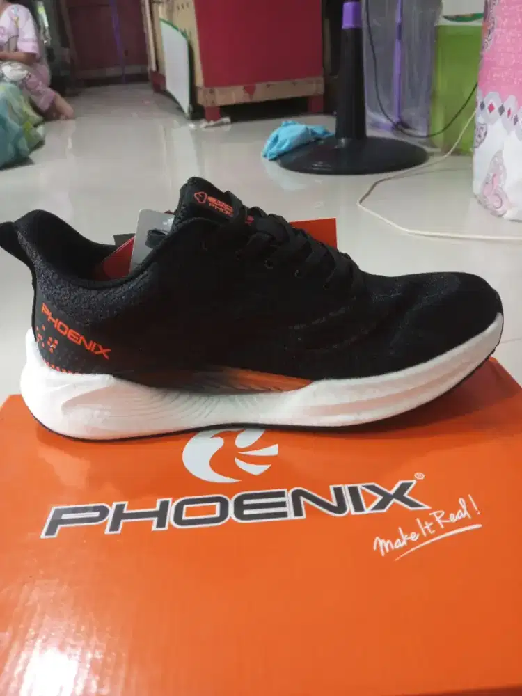 Sepatu running ukuran 41