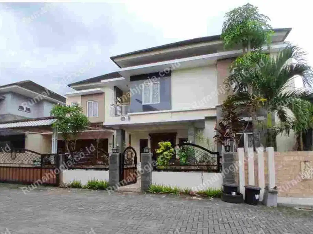 rumah sangat strategis Maguwoharjo dlm cluster kolam renang pribadi