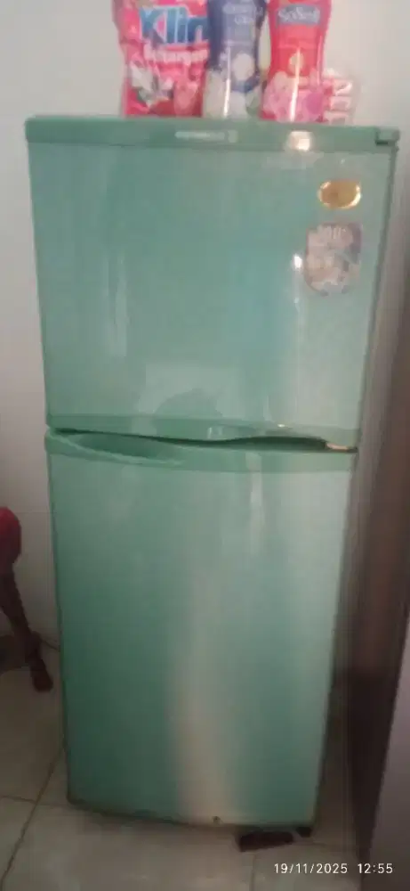 Dijual kulkas LG 2pintu msih normal hrga 1jt nego