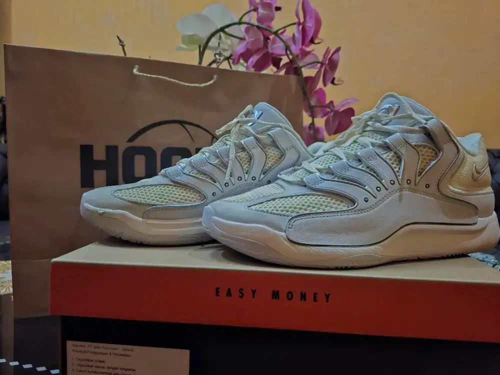 Sepatu basket kd18