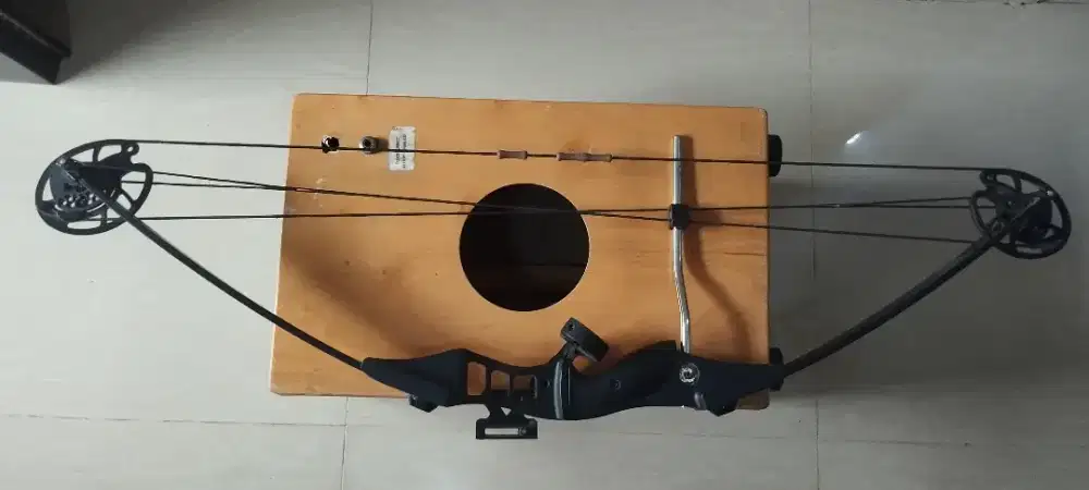 Busur panah Junxing M183