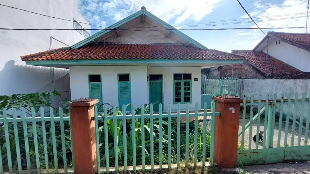 LUAS! Rumah Asri 300m² di Cimahi Dekat Bandung – 4 KT, Garasi 2 Mobil